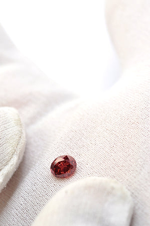 LEIBISH 0,80 Karat, Fancy Red
