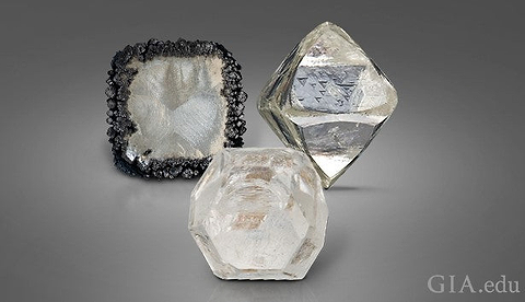 Labor- und natürliche Diamantkristalle (Bildnachweis: GIA)