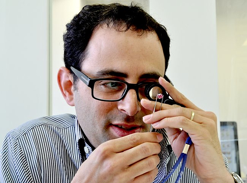 Shmulik Polnauer Louping The Leibish Prosperity Pink Diamond, 1.68-carat, Fancy Vivid Purplish Pink