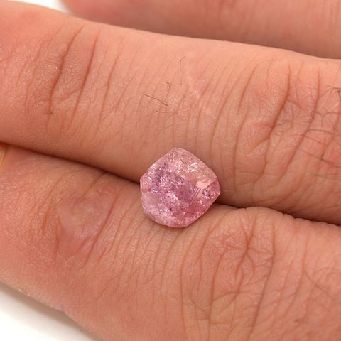 Sizing a rough pink diamond