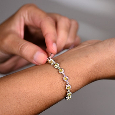 LEIBISH Halo-Armband mit ausgefallenem, intensivem Gelb mit Kissendiamanten (5,26 Karat TW)