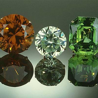Häufig gestellte Fragen zu Zirkon: Was ist Zirkon, Zirkonfarbe und Schmuck
