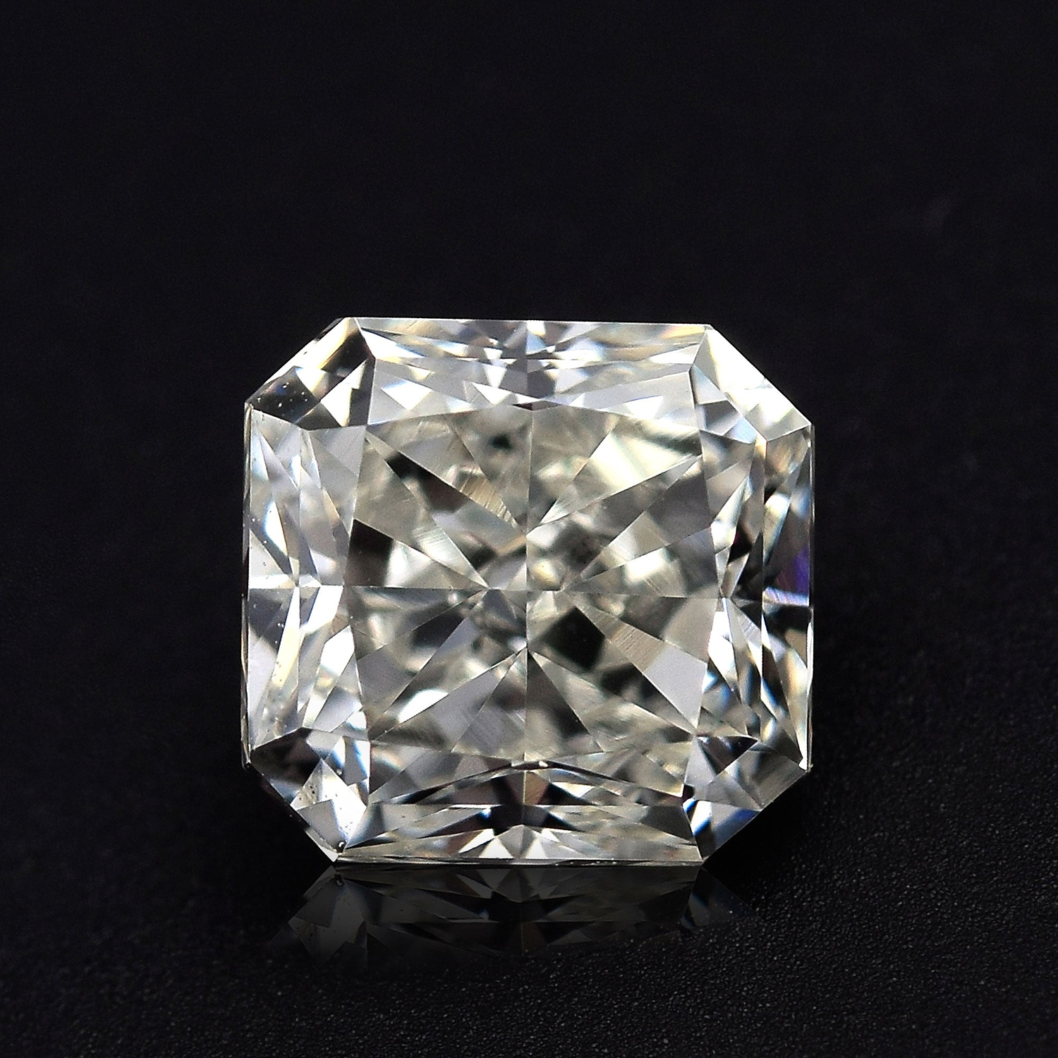 0.82 Carat H Radiant Diamond VVS2 IGI