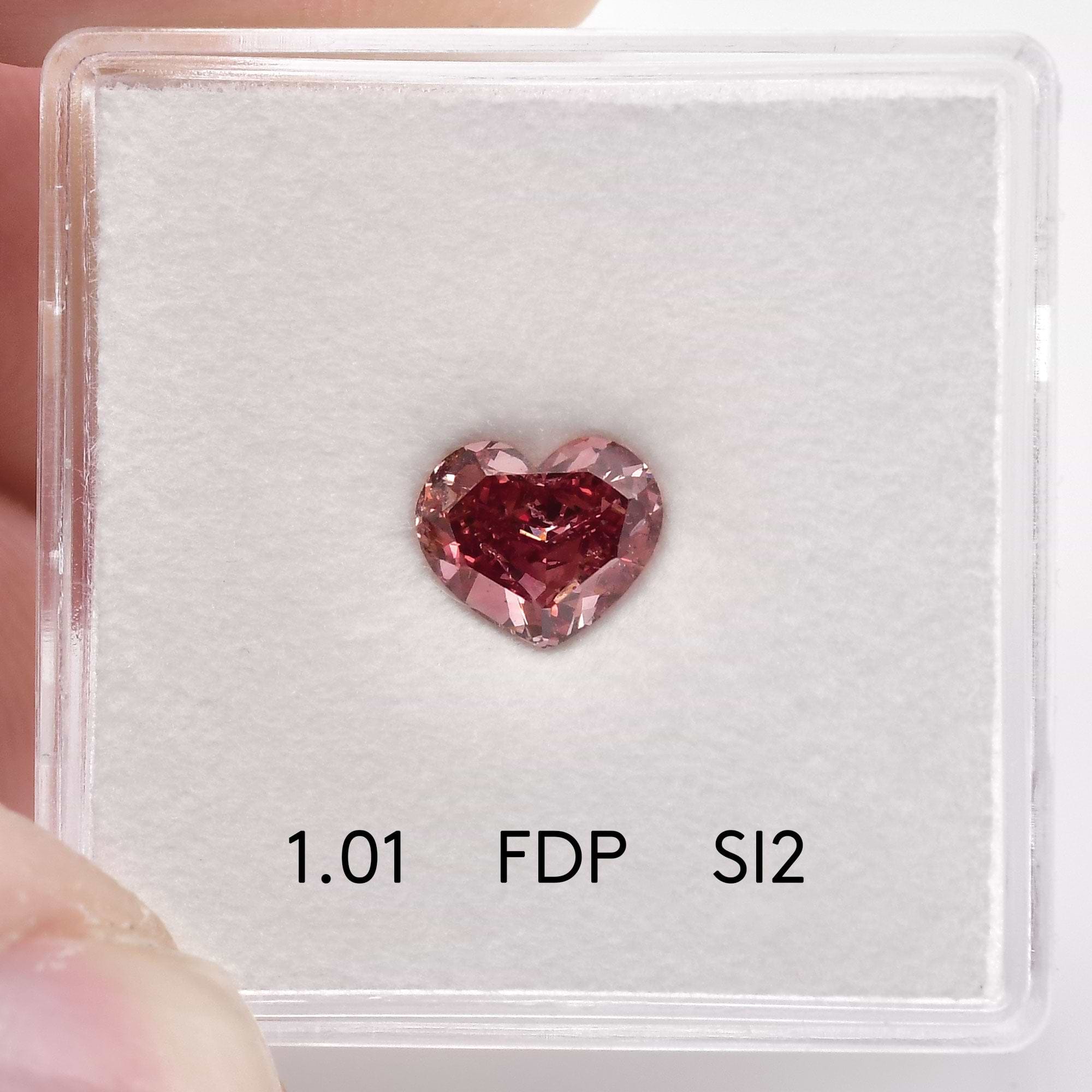 fancy　deep　pink 0.78 Carat Fancy Deep Pink Radiant Diamond (I1) GIA | LEIBISH