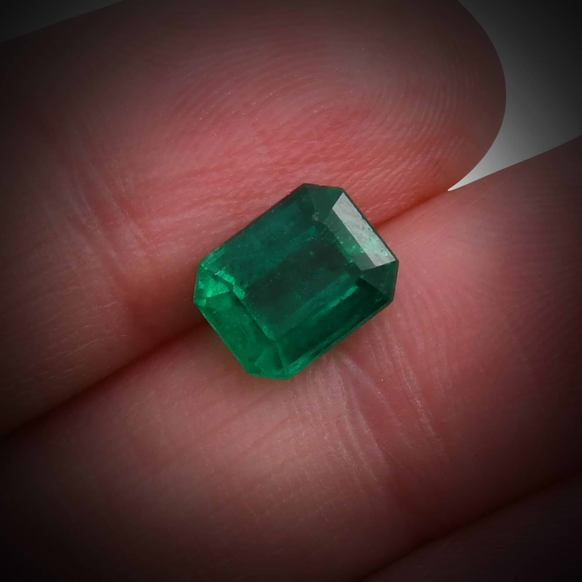 Emerald Green DYED NATURAL GREEN EMERALD EGL CERTIFIED 3975 CT UNCUT ROUGH
