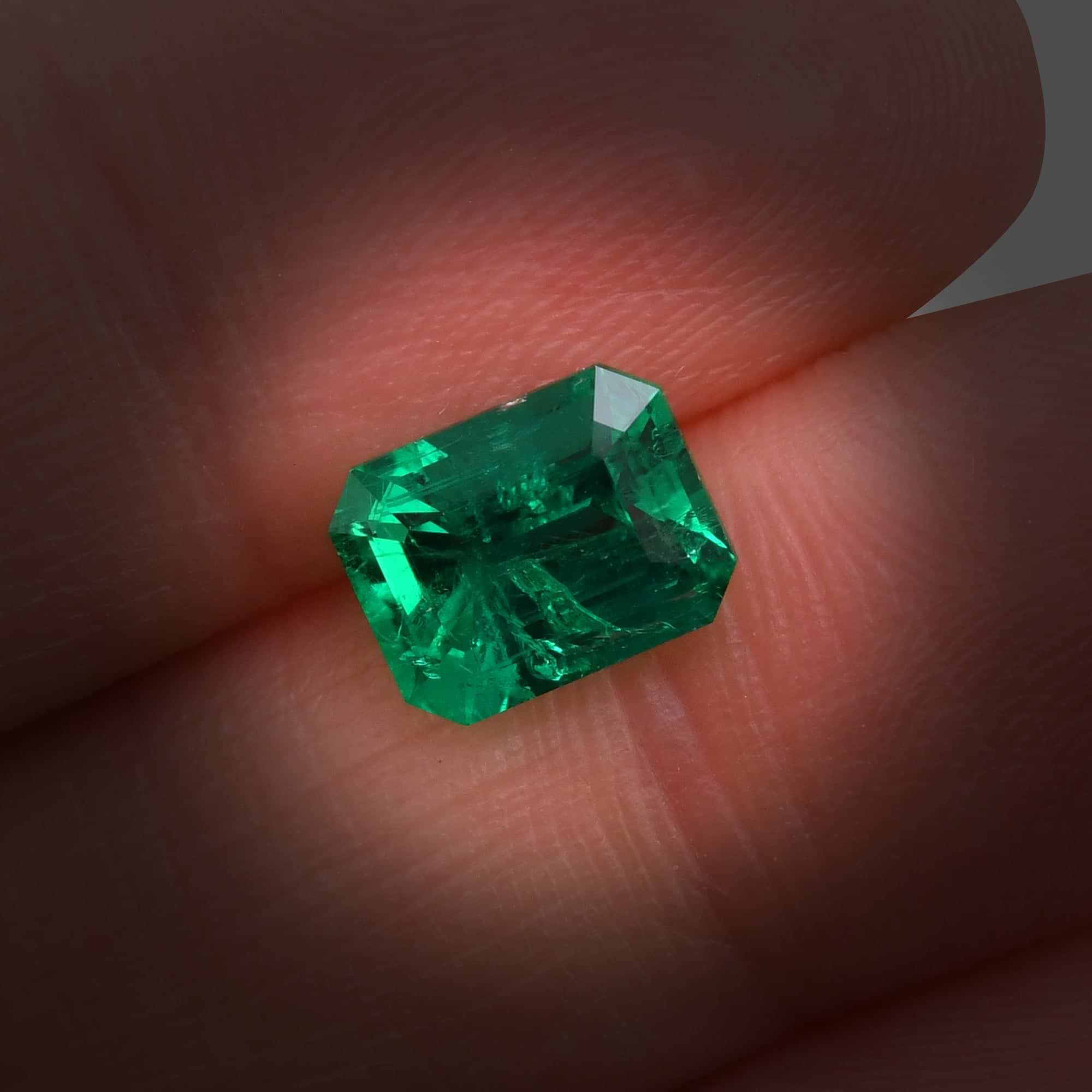 1.87 Carat Green COLOMBIAN Emerald Muzo Emerald CD | LEIBISH