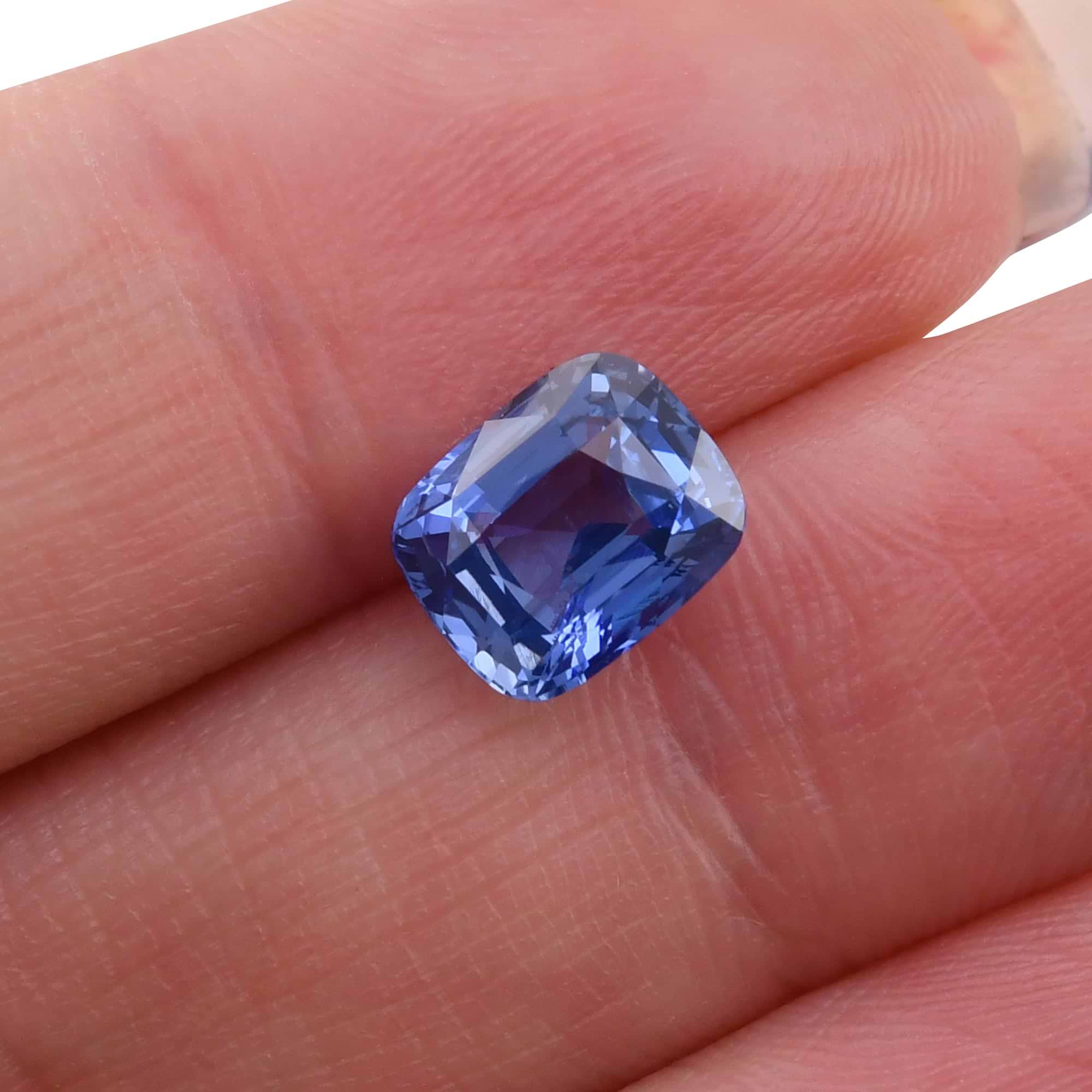 【メーカー再生品】 3.02 Carat Blue SRI LANKAN Cushion Sapphire CD | LEIBISH ゴールド