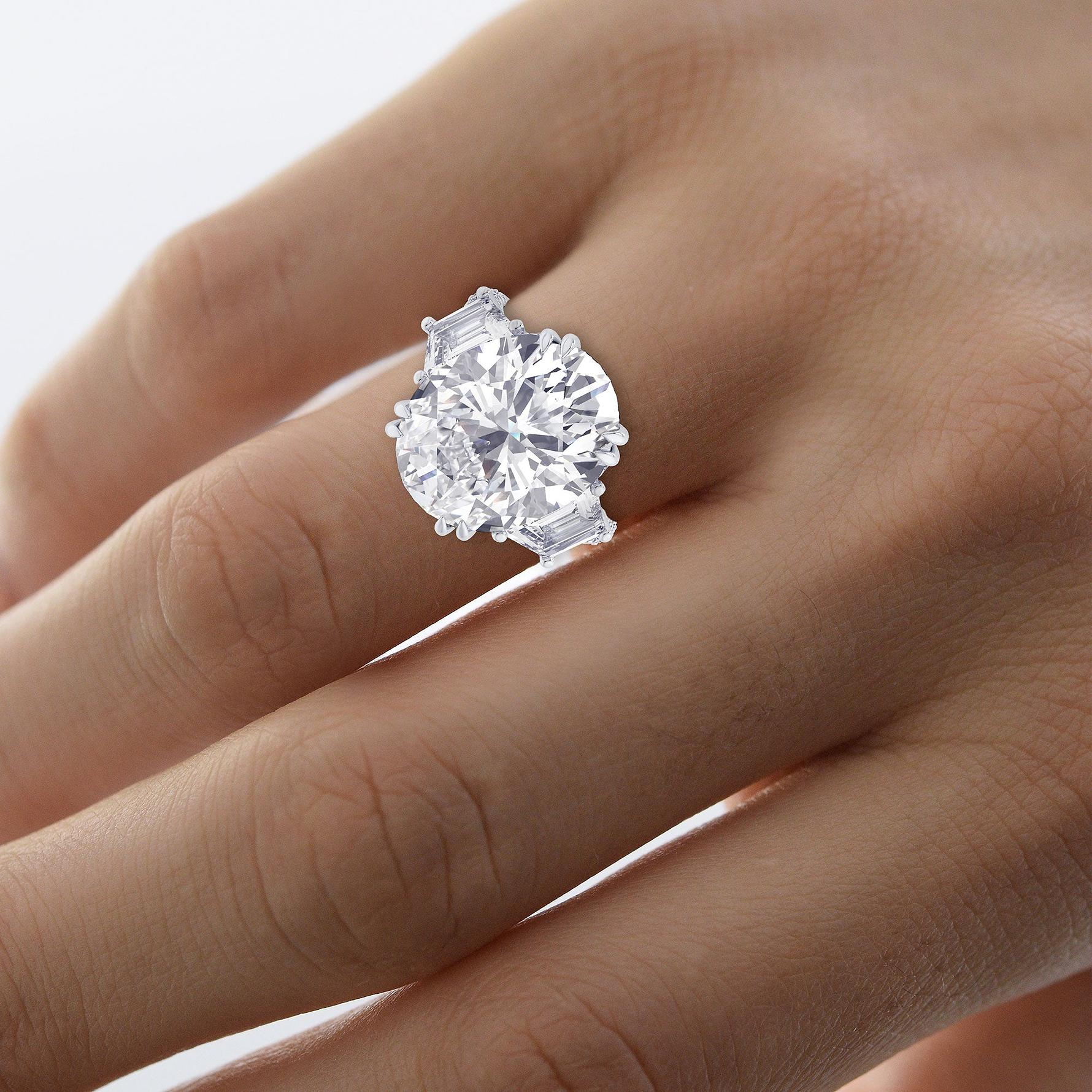 Oval and Trapezoid Diamond Side-stone Ring - 5