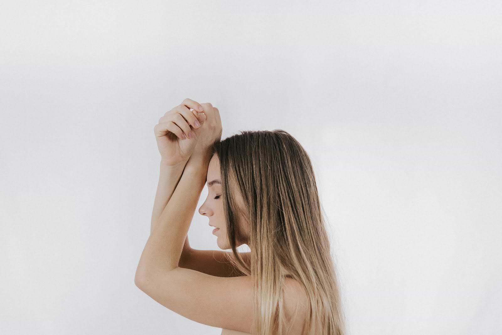 Autoimmune diet: A woman with her hands on her head