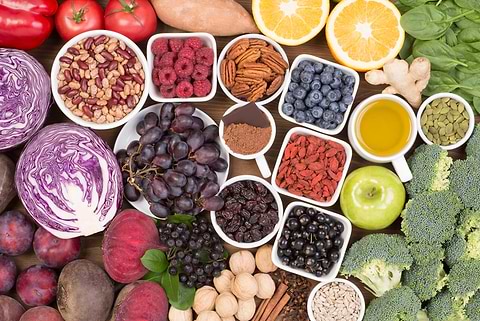 natural antioxidants, berries, cocoa, nuts, green vegetables