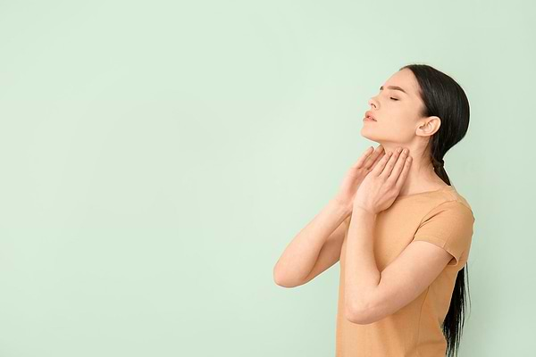 Woman with thyroid problems