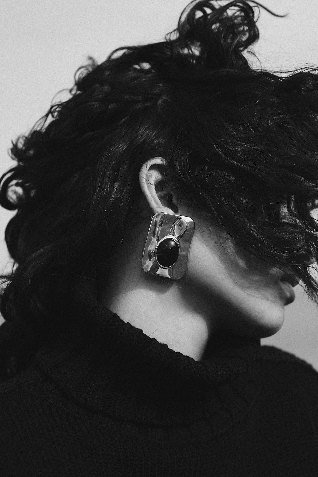 Hammer Stone Earring (Gold/Black)