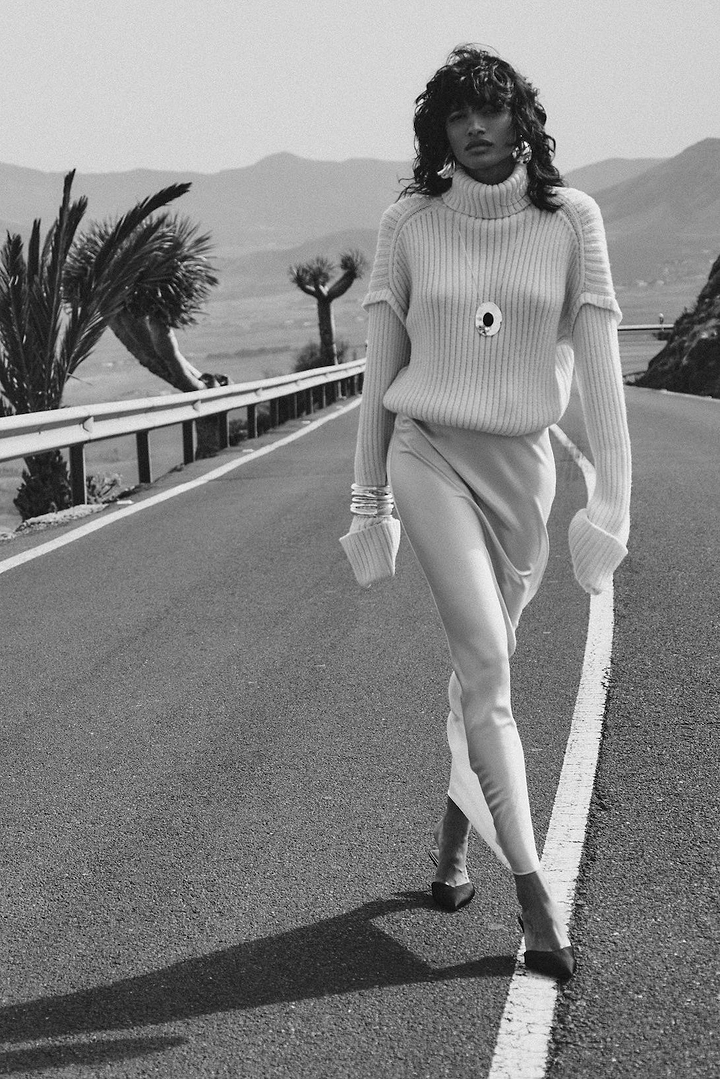 Stone Pendant Necklace (Gold/Black)