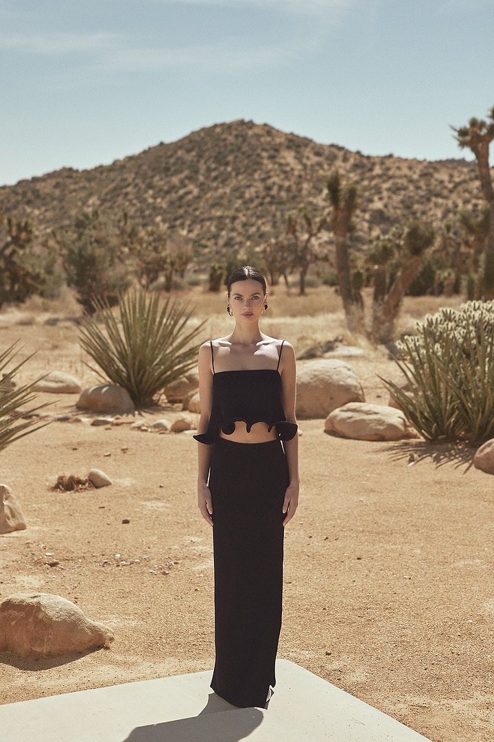 Ruffle Hem Crop Top (Black)