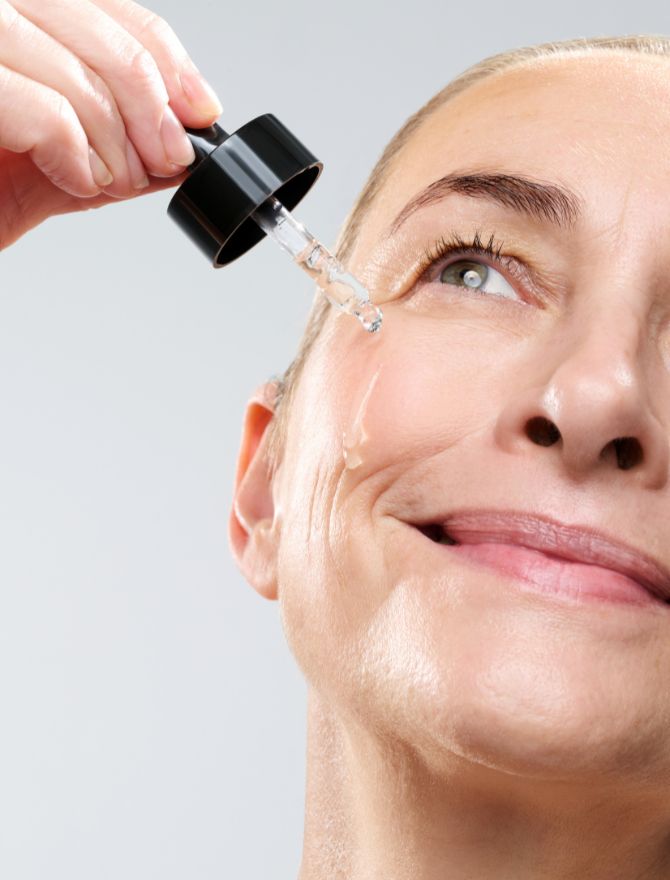 Woman using's the CurrentBody Green Tea Serum