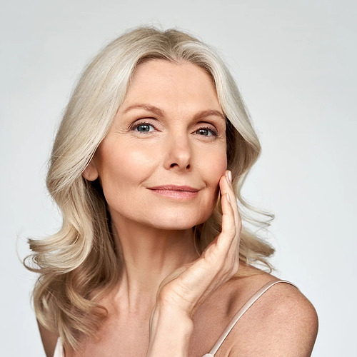 Come invecchiamo: i migliori dispositivi per la cura della pelle a 60-70 anni