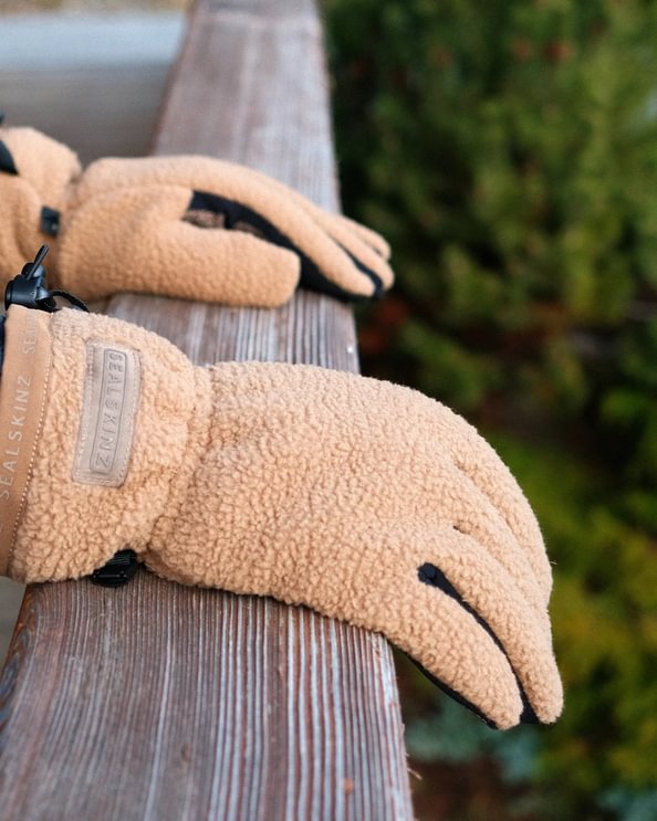 Gloves - 594 x 743.jpg__PID:d88cde7f-f938-4abc-ab56-e6d984456b00