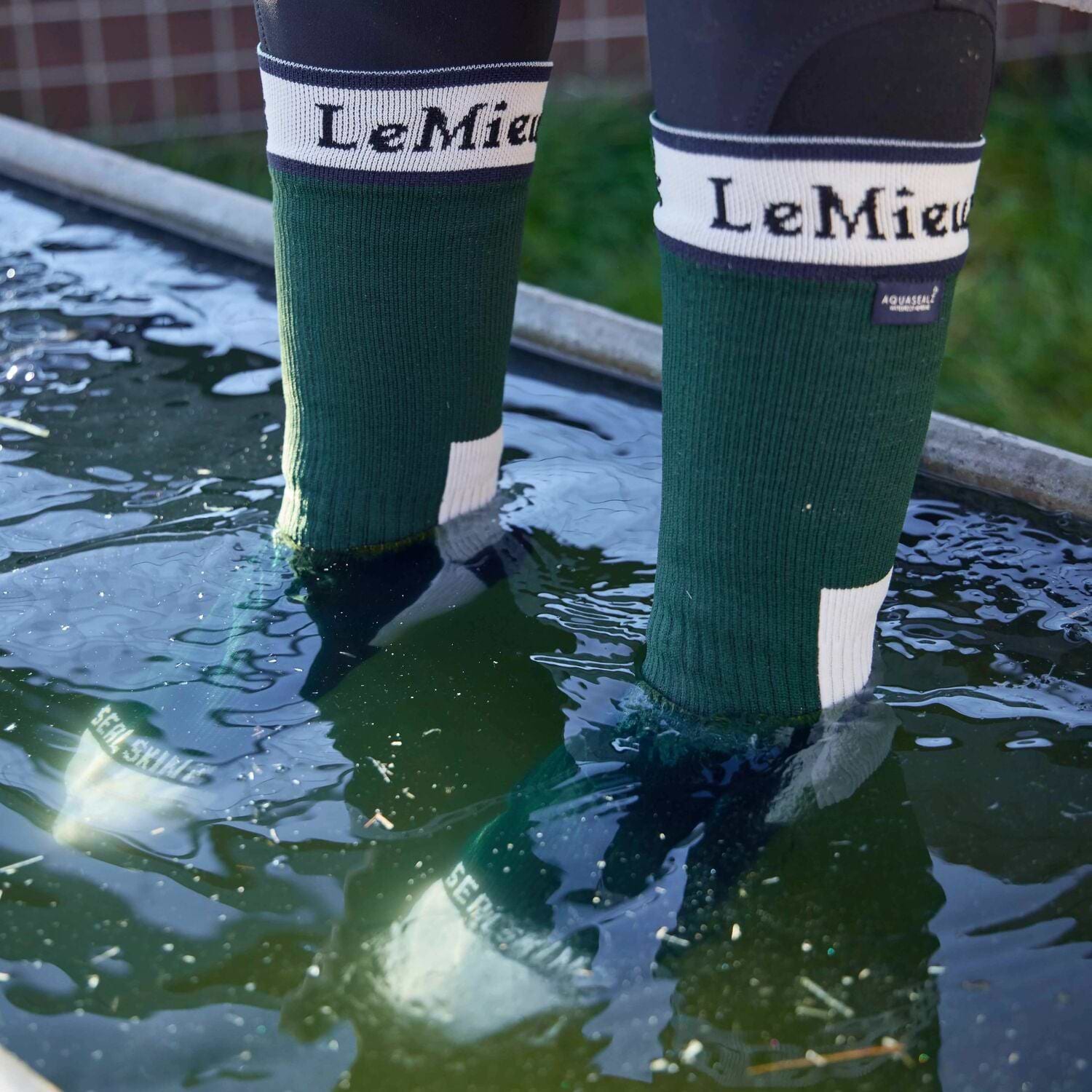 IT09440_lifestyle_sealskinzwaterproofsocks_green_3 - Medium.jpg__PID:a2559f7b-4379-46fb-a3a0-c0a09d92d16d