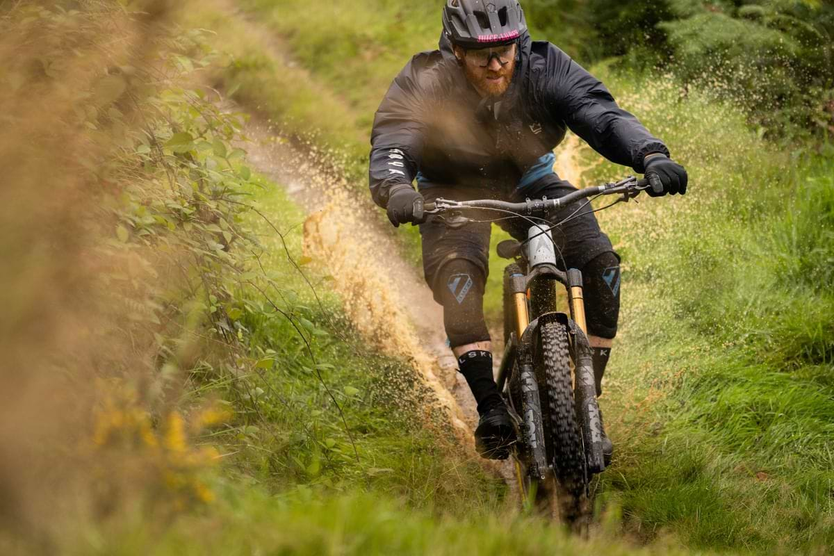 What to Wear Mountain Biking - Sealskinz EU