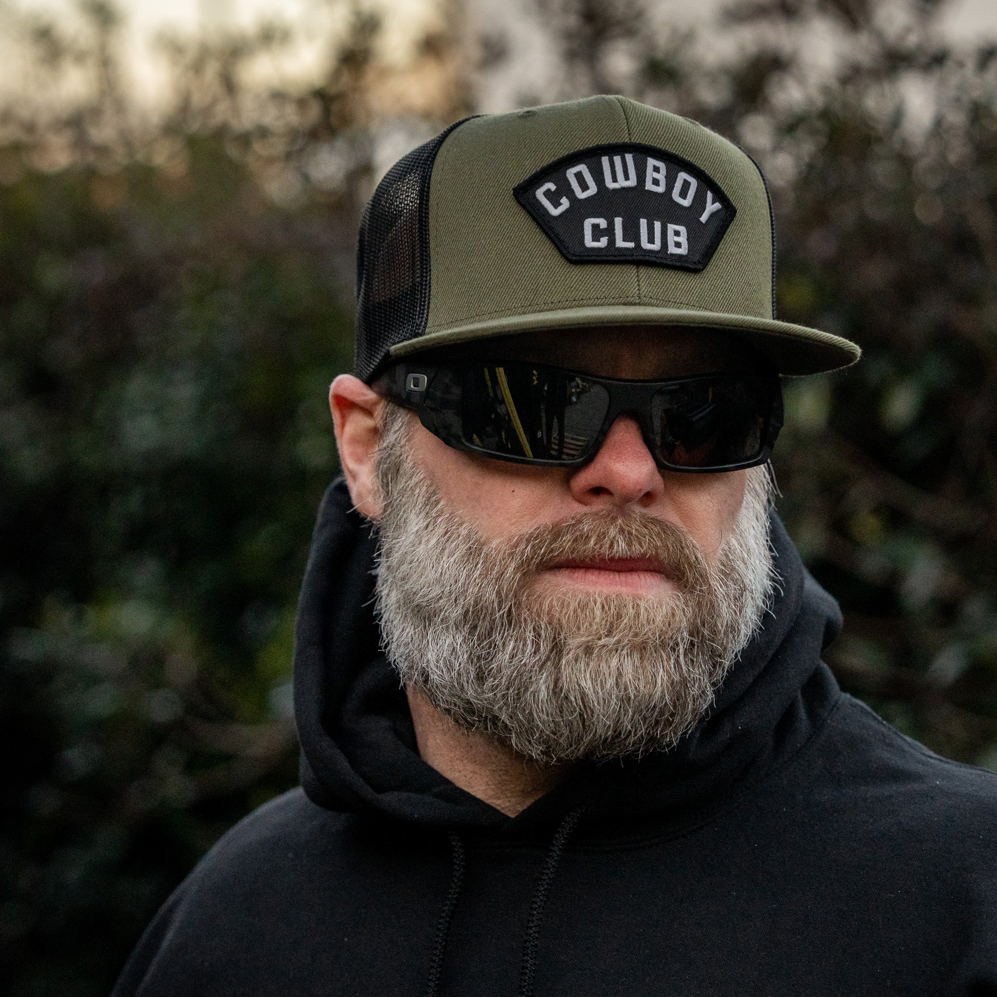 #color_military-green-black