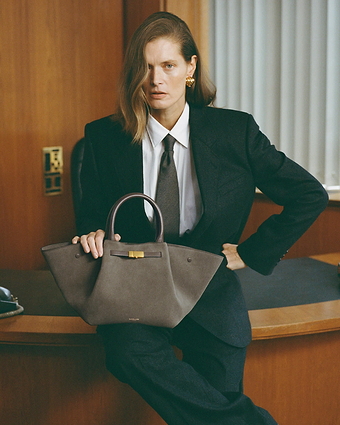 1600x2000 Midi_New_York_Deep_Olive_Suede_Smooth_AW25_Campaign_cf36e0f0 4d73 4011 9a4e 8e25994391d2