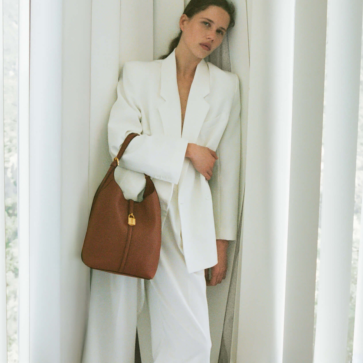 2500x2500 Siena_Bucket_Tan_Small_Grain_SS26_Campaign