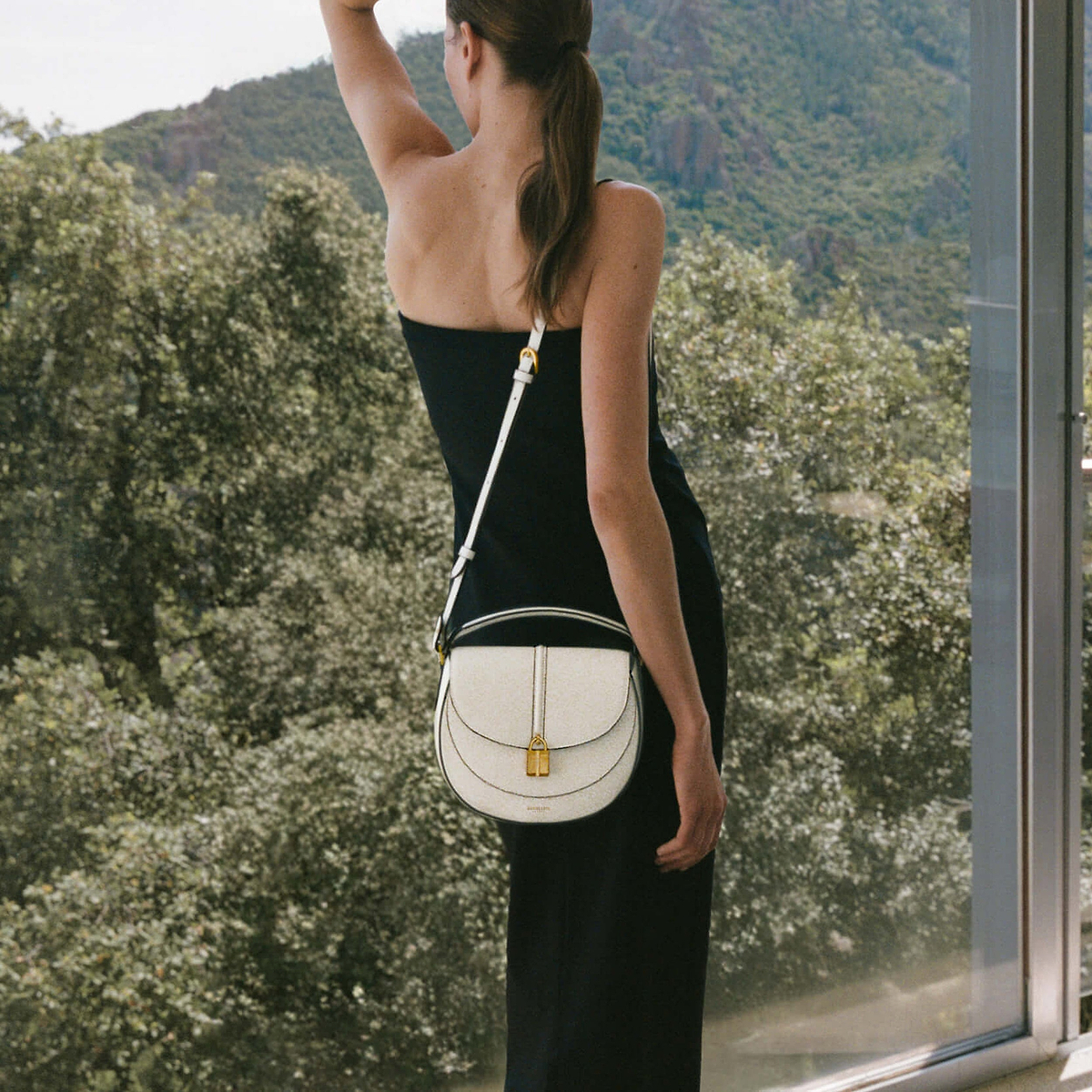 2500x2500 Siena_Saddle_Chalk_Small_Grain_SS26_Campaign