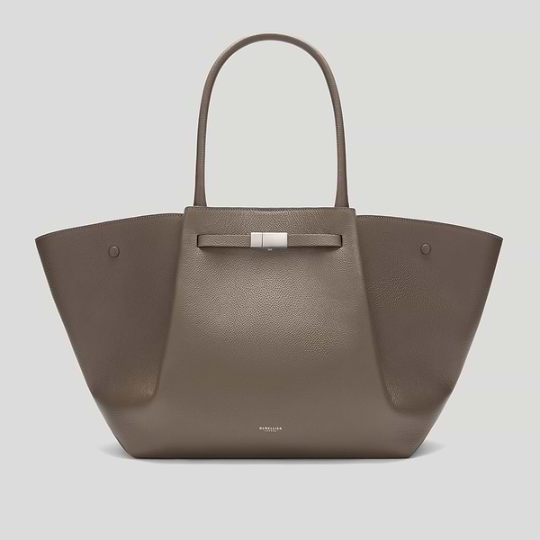 D90NEWYORKSMALLGRAINLEATHERDARKTAUPE_01_62cab5e7 dd4c 4999 b30c 06adfd45e56c