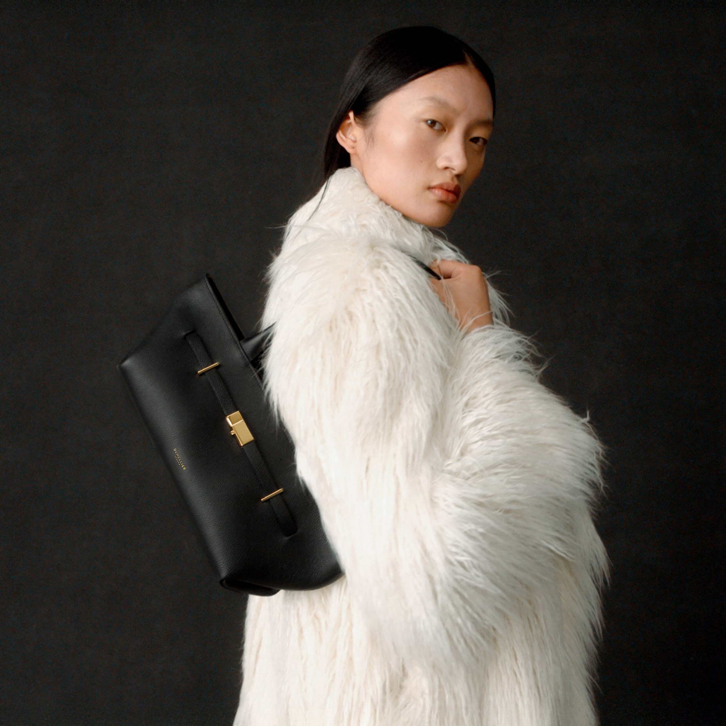 The New York Shoulder | Black Small Grain | DeMellier