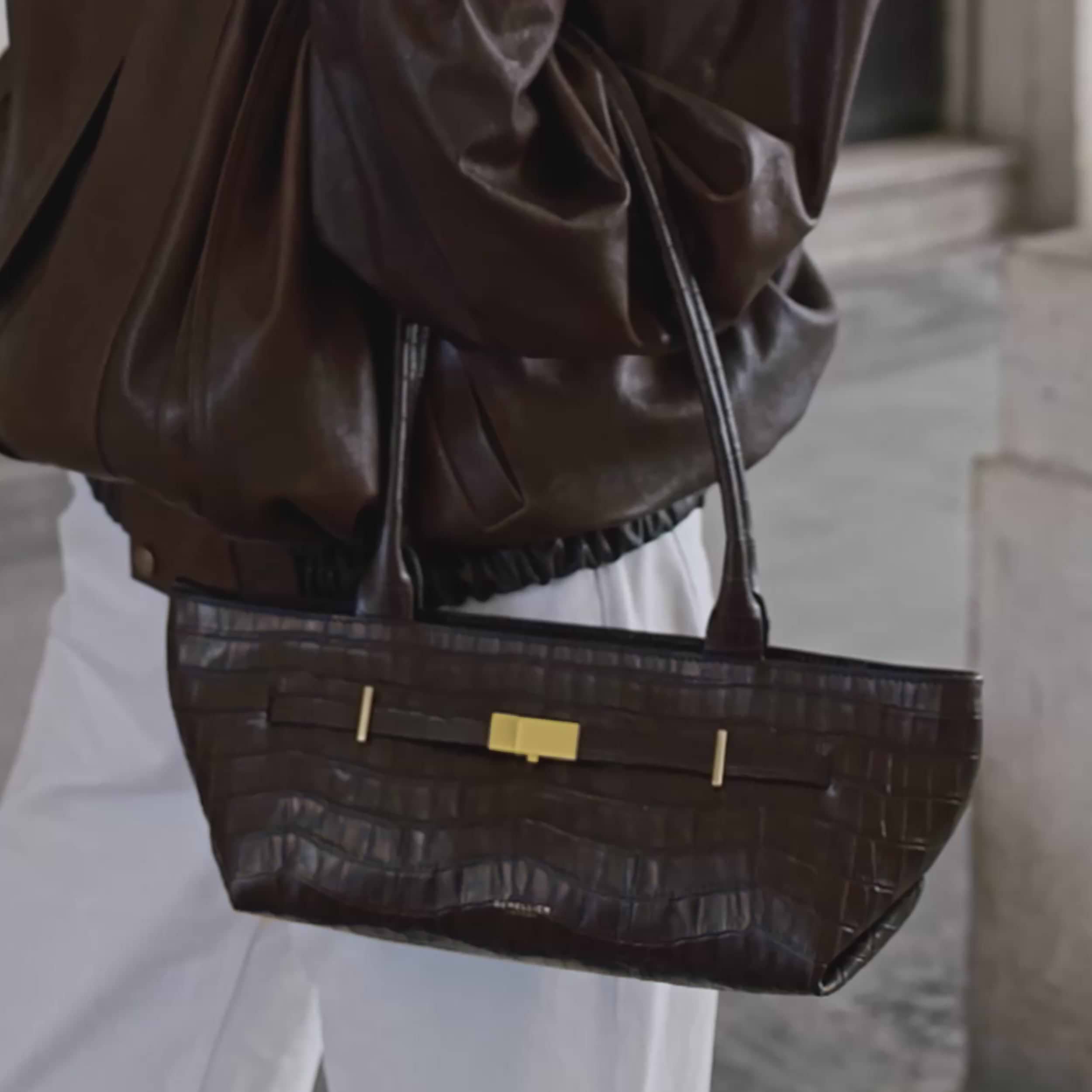 Alison Toby x The New York Shoulder | Effet Croco Chocolat | DeMellier