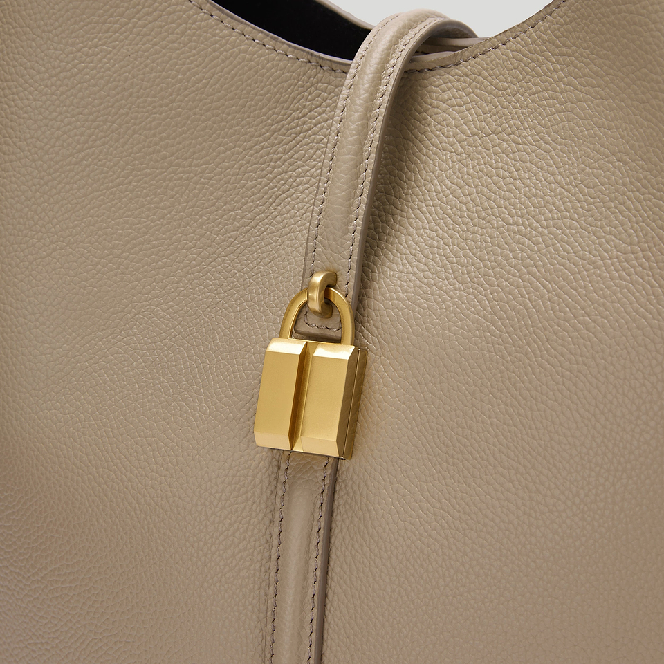 The Large Siena Bucket