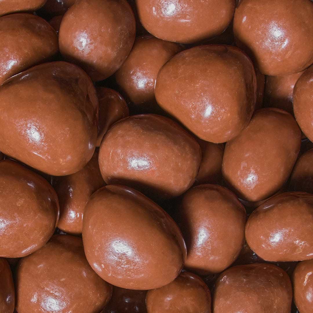 Freeze-dried strawberries in milk chocolate