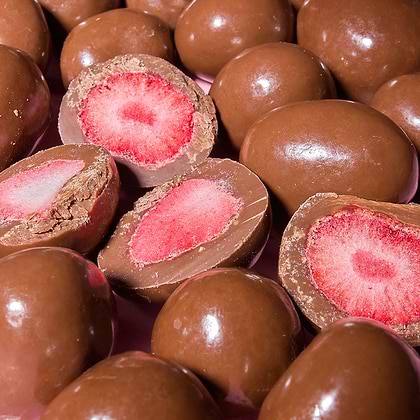 Freeze-Dried Strawberries in Milk Chocolate, 18 oz (1.1 lb) 500g
