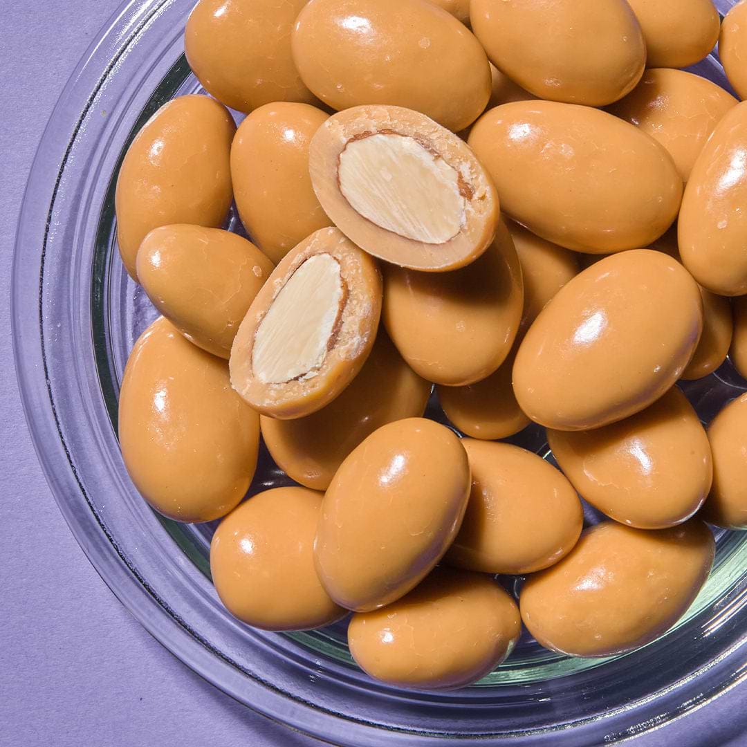 Almonds with caramel chocolate and sea salt