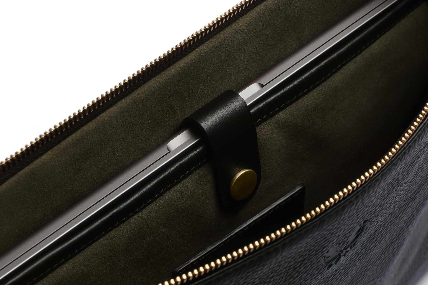 Flight Folio | Black Leather Laptop Sleeve & Travel Folio – Bennett Winch