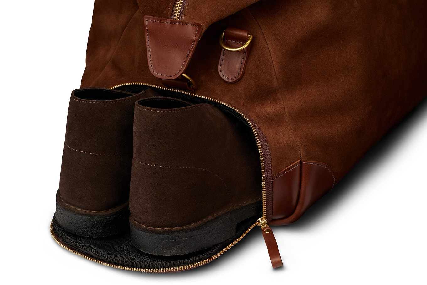close up of separate shoe compartment in the weekender bag for men