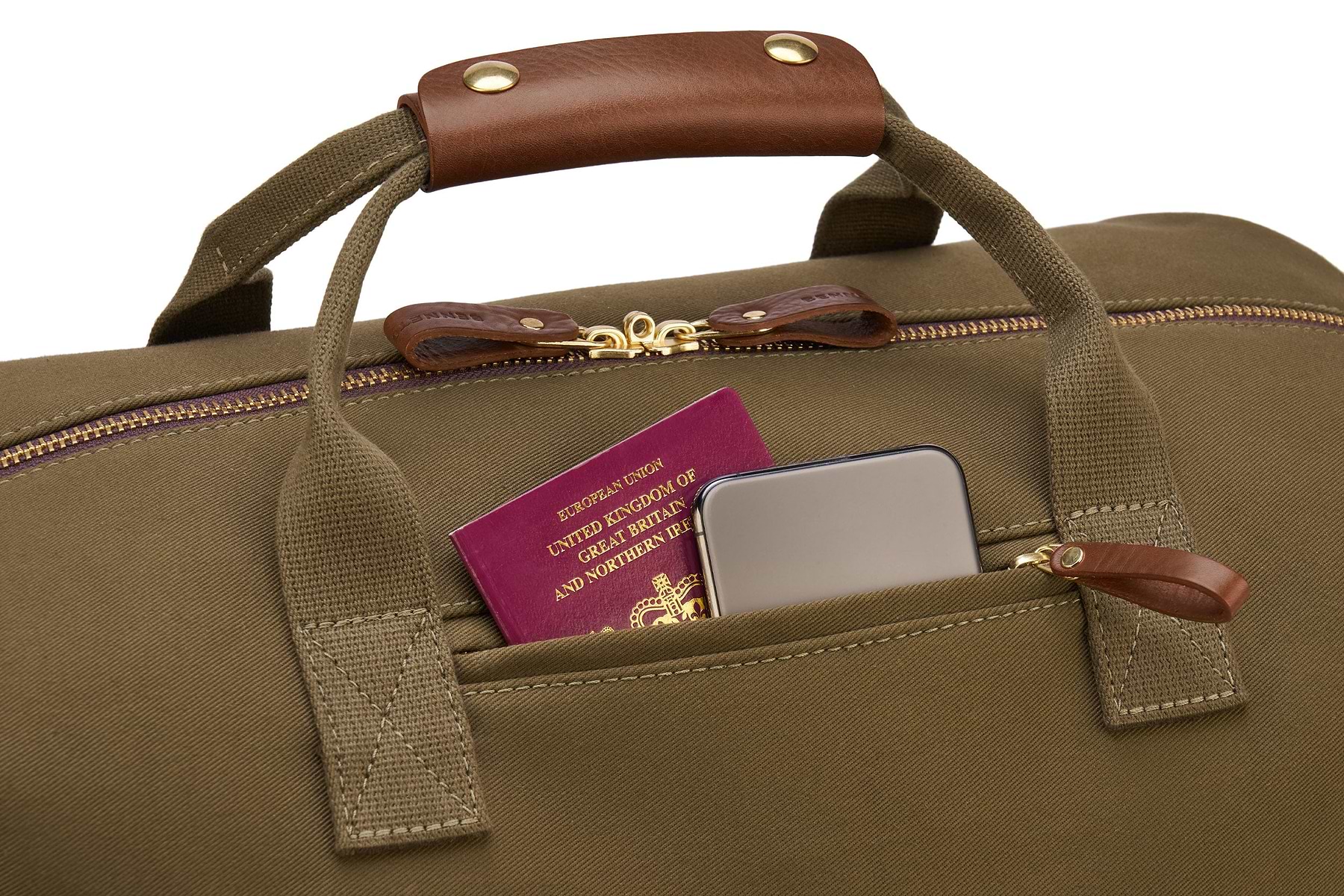 small external pocket to hold essentials on the weekend travel bag