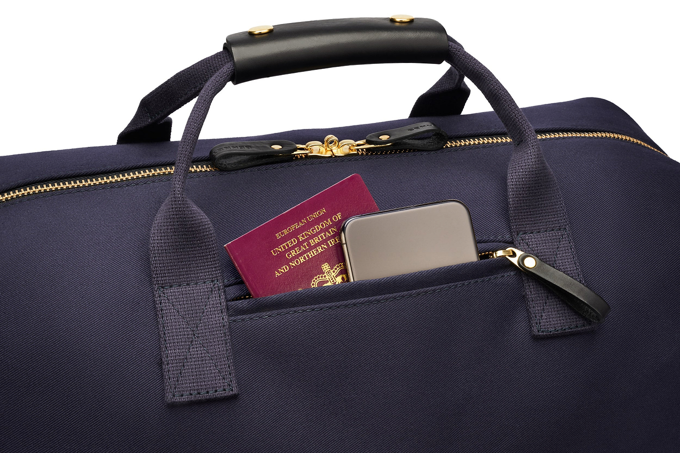 small external pocket to hold essentials on the weekend travel bag