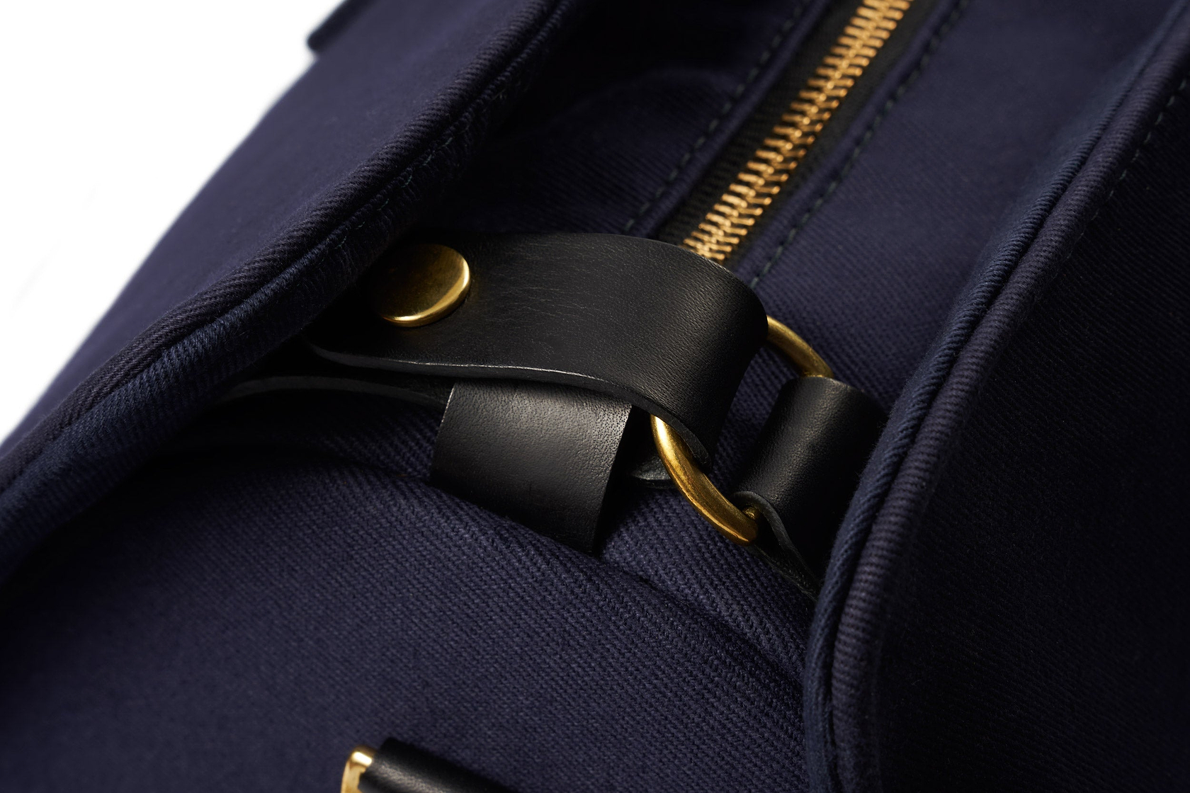 suit carrier holdall bag closure