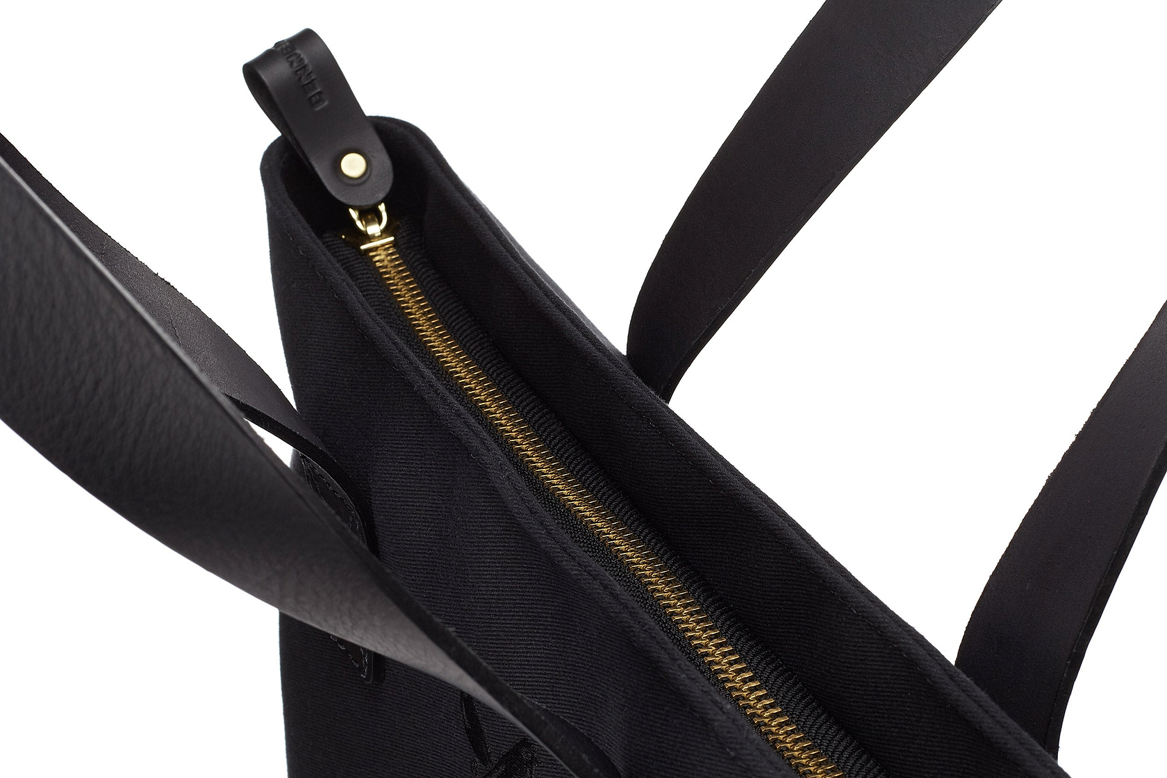 overhead view the tote's zipper top and closure