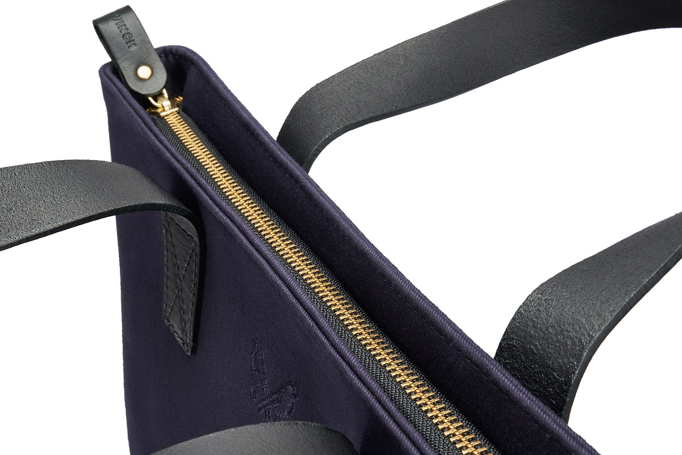 quality zip closure on top of the navy tote 