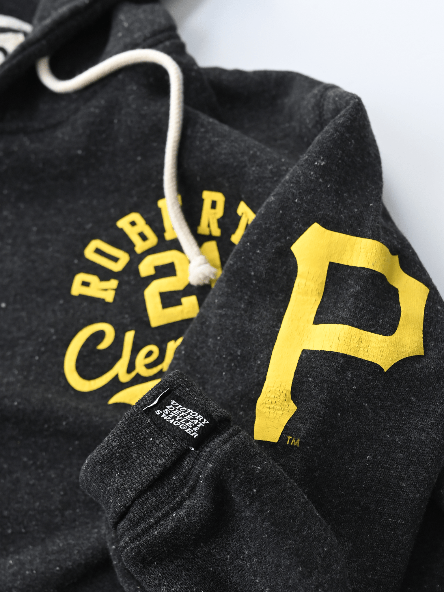 PIT Pirates Roberto Clemente Legacy Black PO Hoody - Roots of Fight