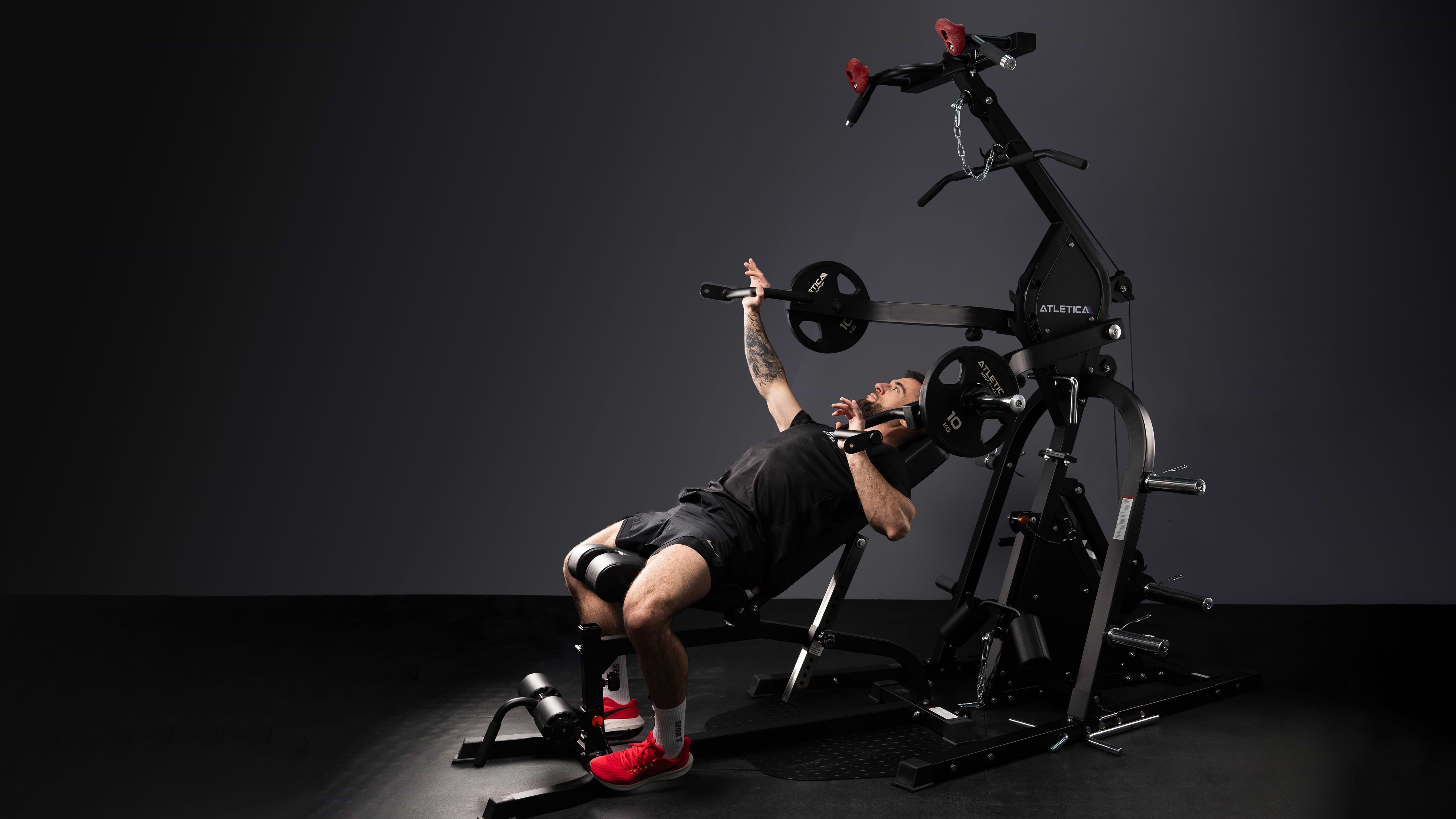 Platzsparende Fitnessgeräte: Multigym Triton von Atletica