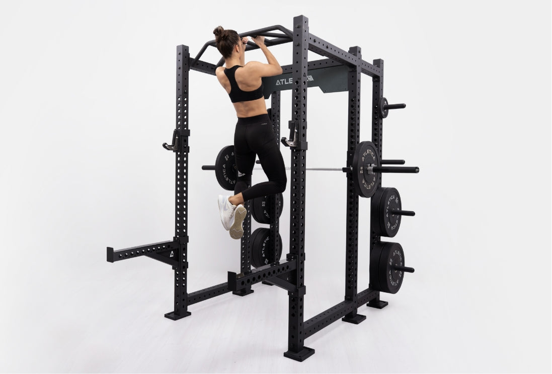 Klimmzüge an der R8 Apache Klimmzugstange