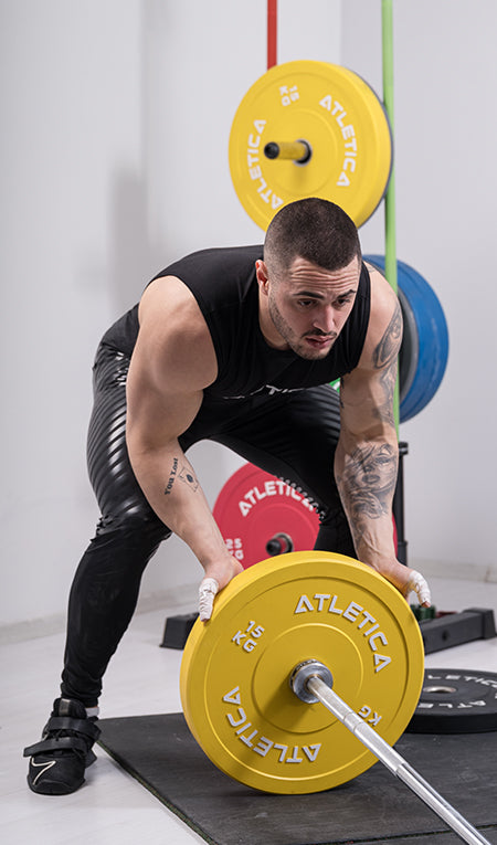 Karlos Nasar mit Langhantel mit Color Bumper Plates