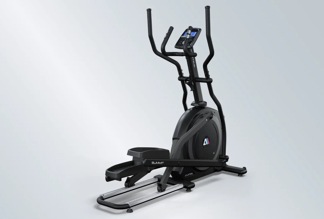 Crosstrainer Summit: Ergonomische Multi-Positions-Handgriffe, USB-Ladebuchse und Transportrollen