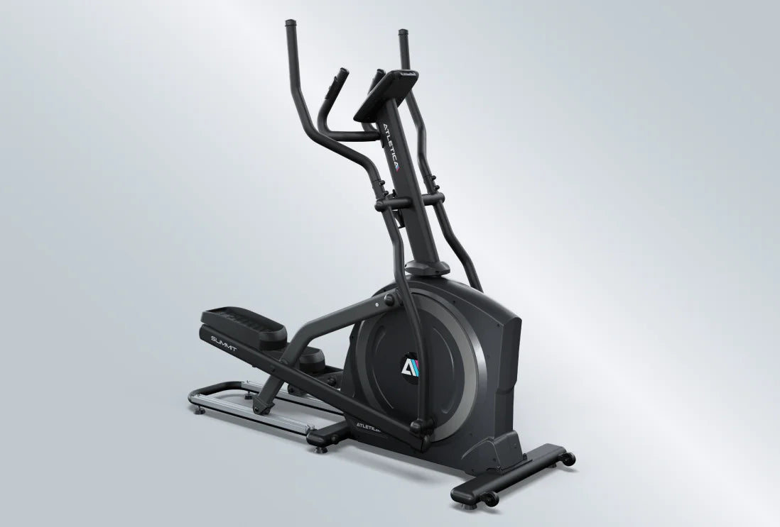 Summit Crosstrainer von Atletica mit kompakter Stellfläche