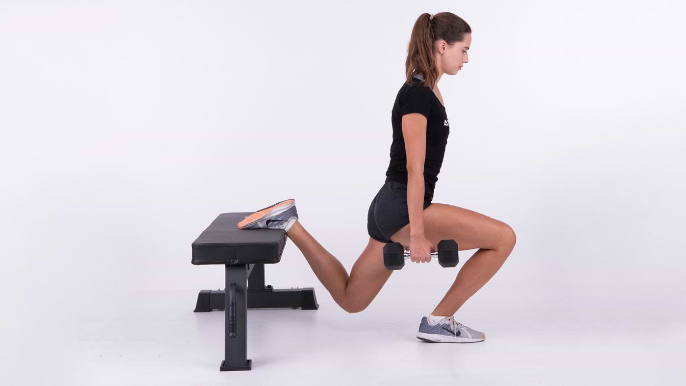 Lunges auf der Hantelbank