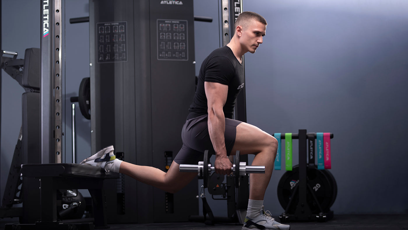Lunges on the weight bench