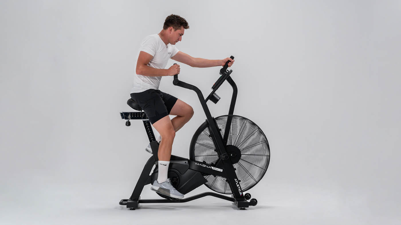 Lucas Liss auf dem Air Bike von Atletica